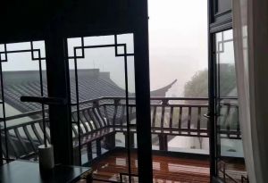 室外仿古门窗，铝代木仿古门窗更省心